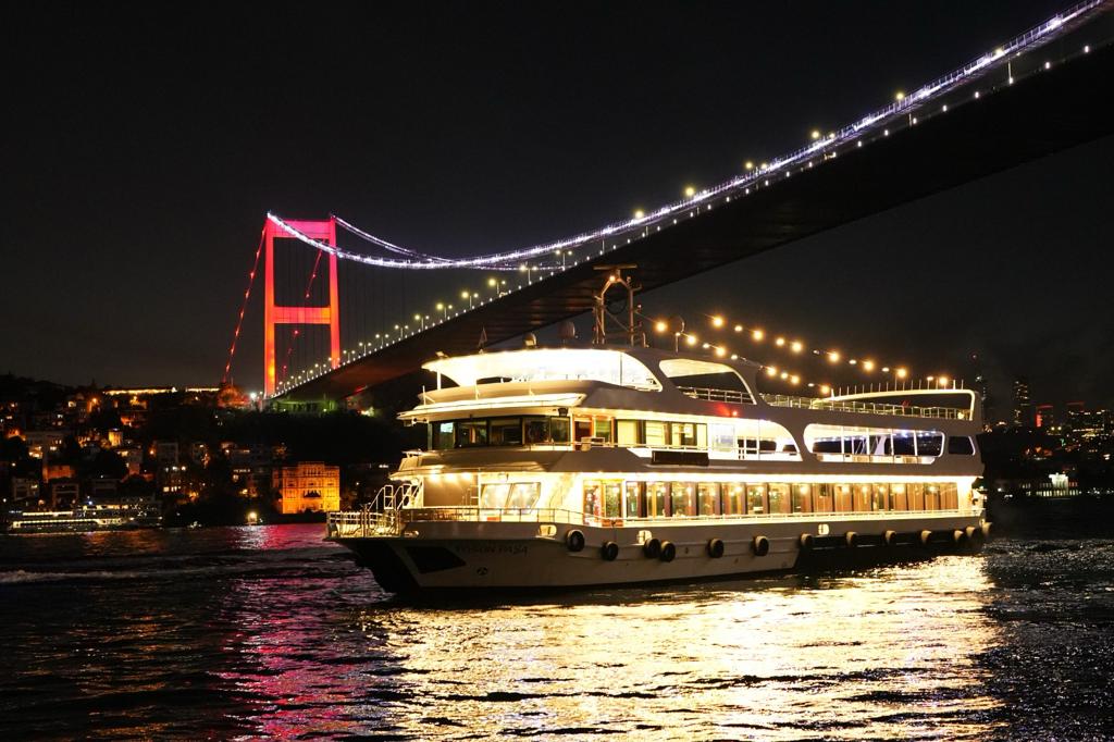 BOSPHORUS DINNER CRUISE & TURKISH NIGHT SHOW (VIP TABLE WITH ALCOHOL)